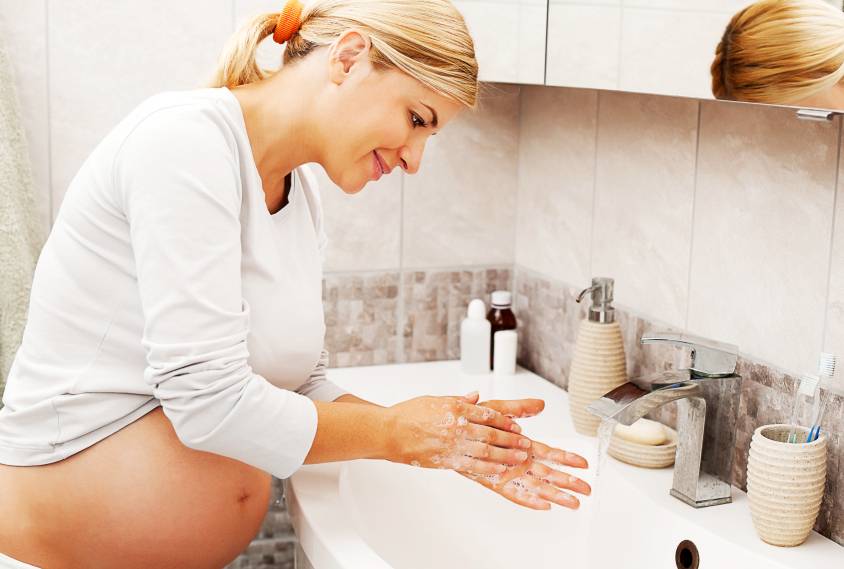 Чем вредна горячая ванна при беременности