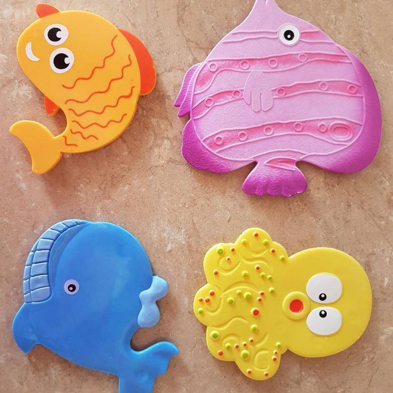 Как правильно выбрать для малыша игрушки для купания, а также их виды