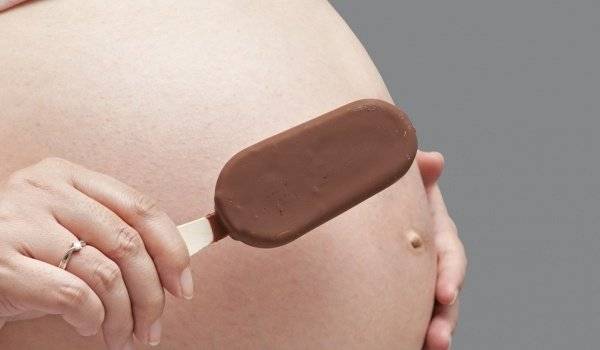 Можно ли женщинам при беременности есть мороженое
