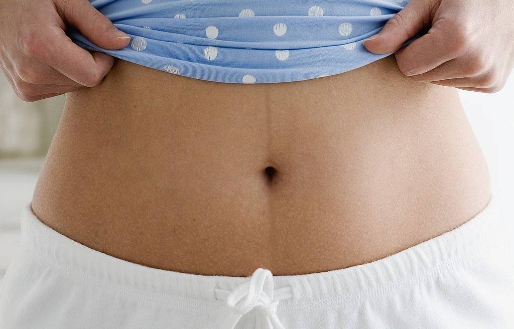 Почему у женщин во время беременности появляется на животе темная полоска? | москва