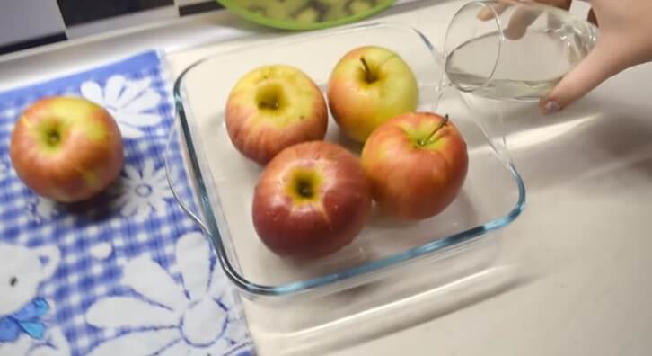 Как запечь яблоки в микроволновке: рецепт с фото