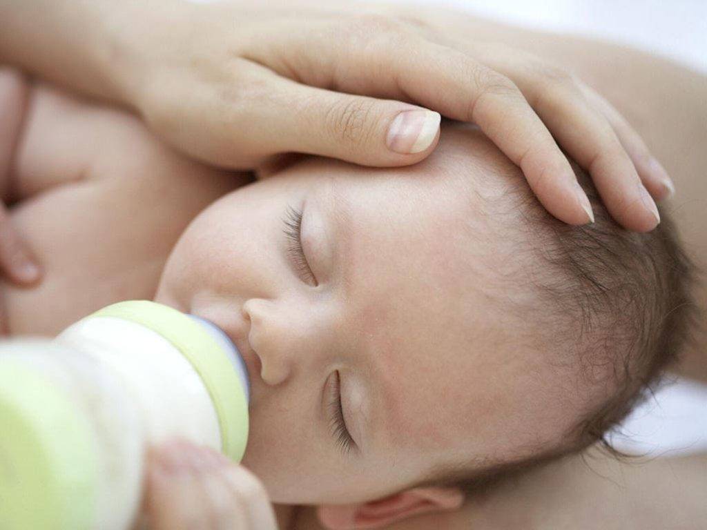 Как отучить ребенка от молочной смеси в год: реальные советы