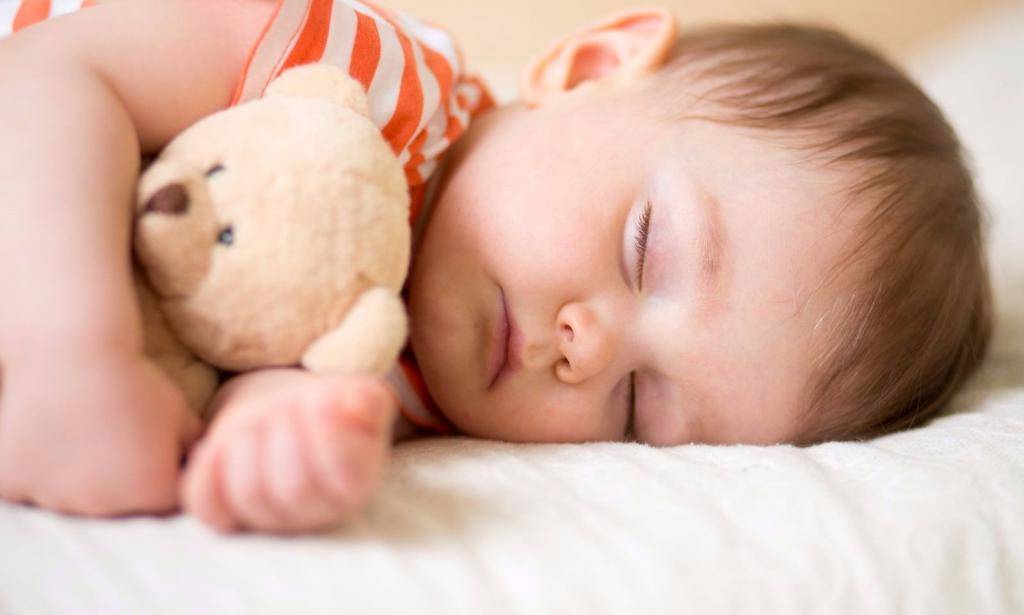 2 года отказывается спать днем. как быть, если ребенок совсем не хочет спать днем? проблема: преждевременный переход от двух дневных снов к одному
