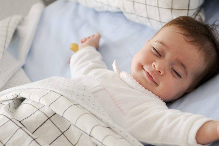 Свет в детской, гаджеты и еда перед сном. что мешает ребенку заснуть