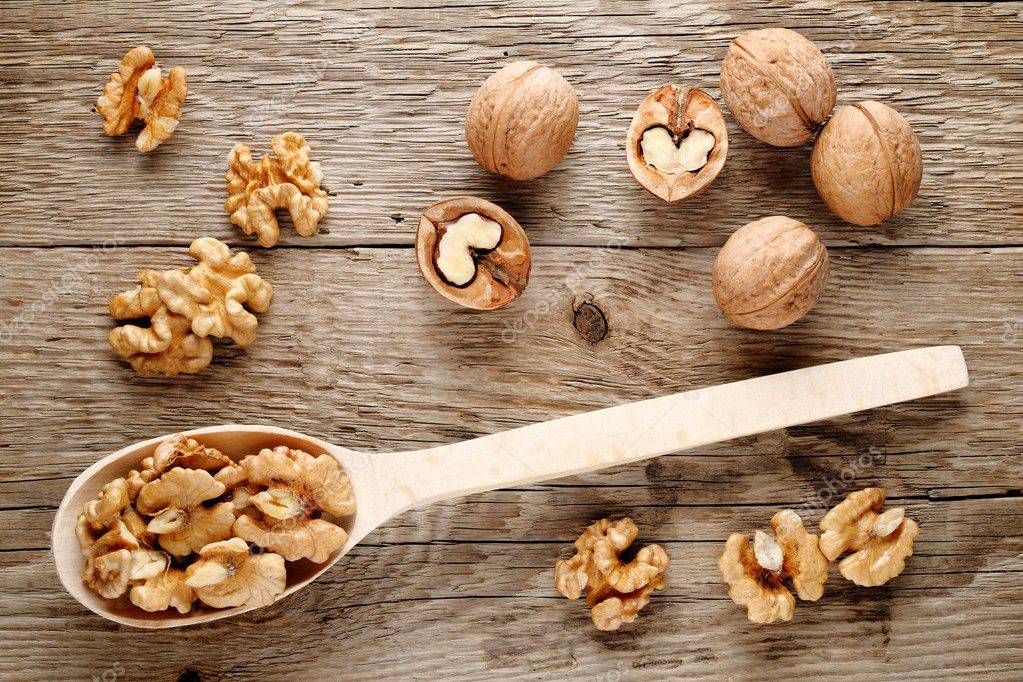 Грецкие орехи при грудном вскармливании: состав и польза, 3 противопоказания, 8 правил выбора орехов