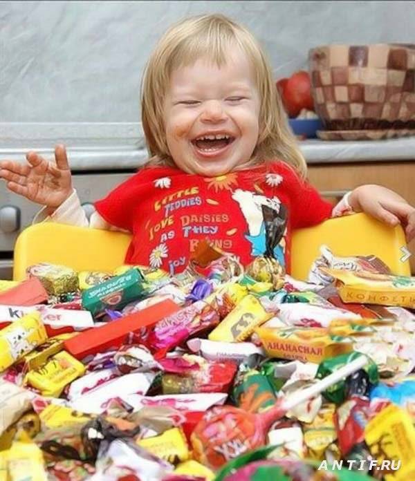 Ребенок ест много сладкого — чем обусловлена излишняя тяга конфетам и шоколадкам