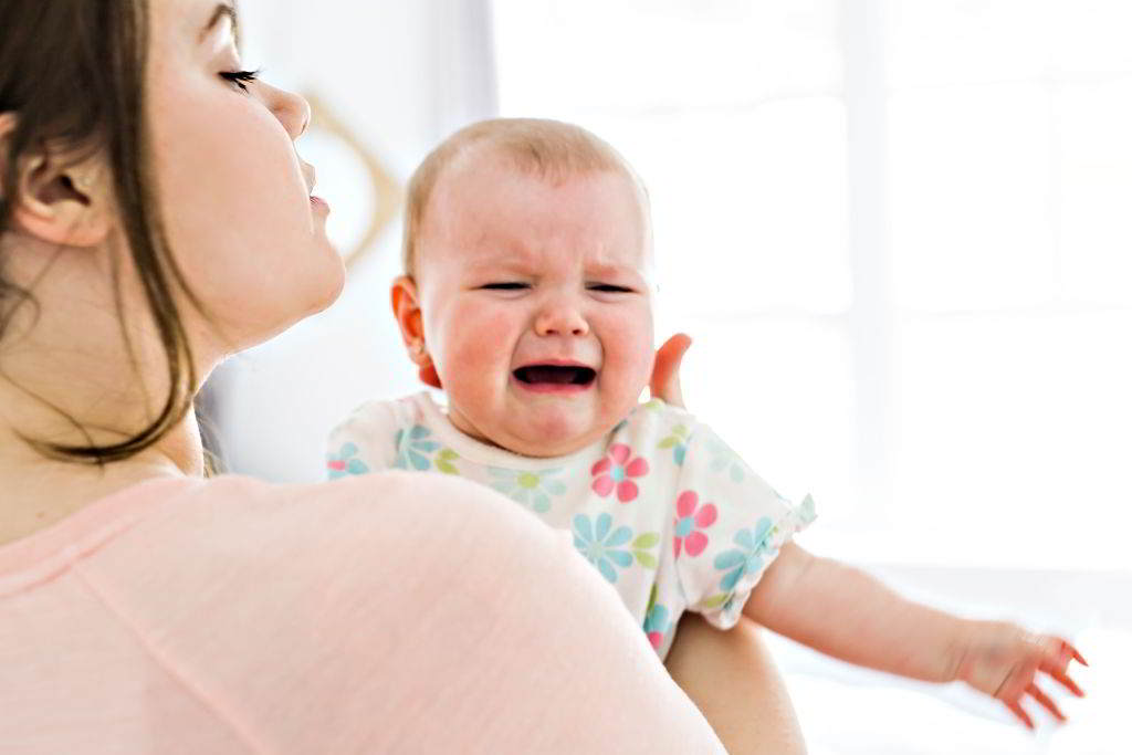 Как успокоить плачущего малыша: простые способы | отношений.нет