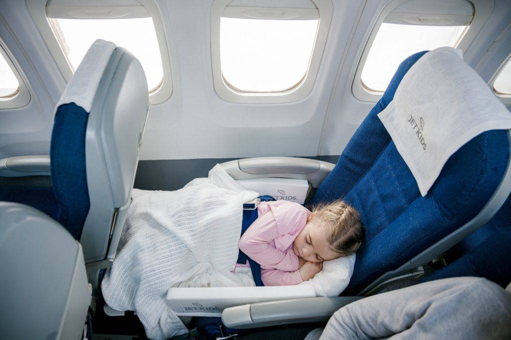 С какого возраста можно летать с ребенком на самолете