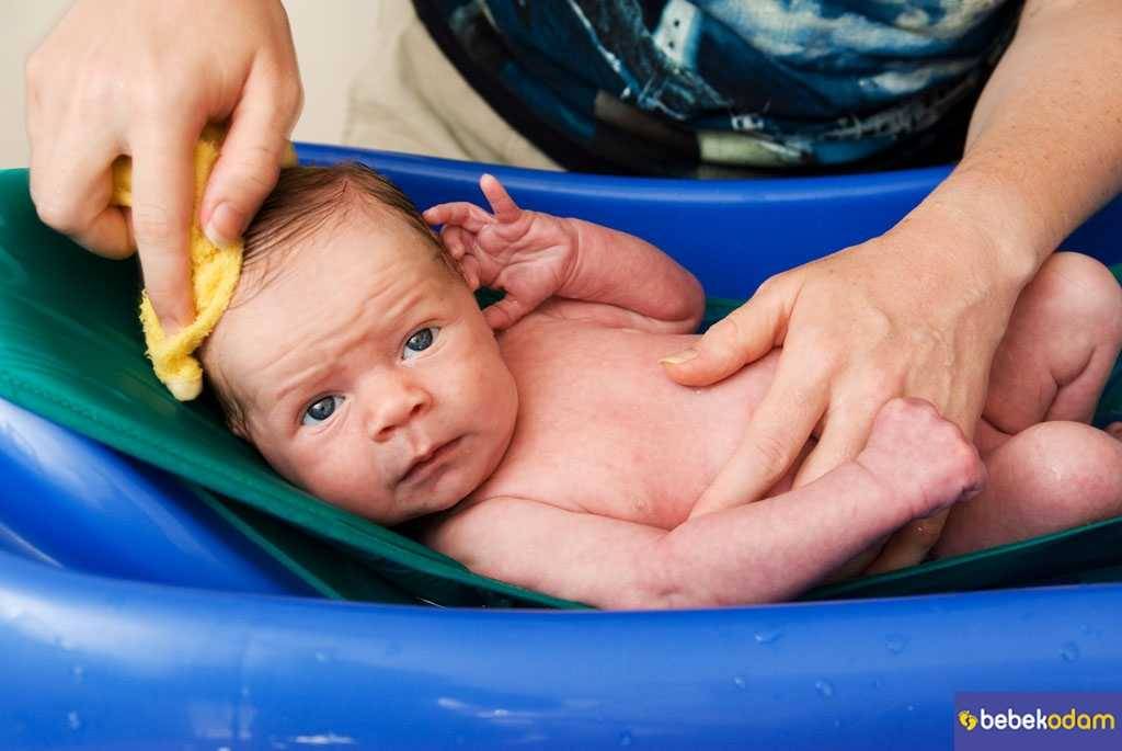 Как мыть голову новорожденному: рекомендации родителям