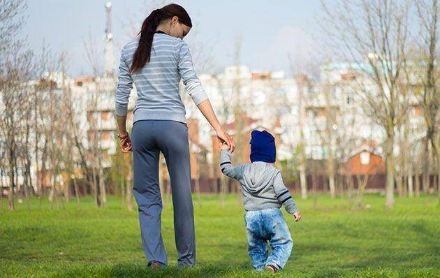 Когда реально с ребенком гулять без коляски? - болталка для мамочек малышей до двух лет - страна мам