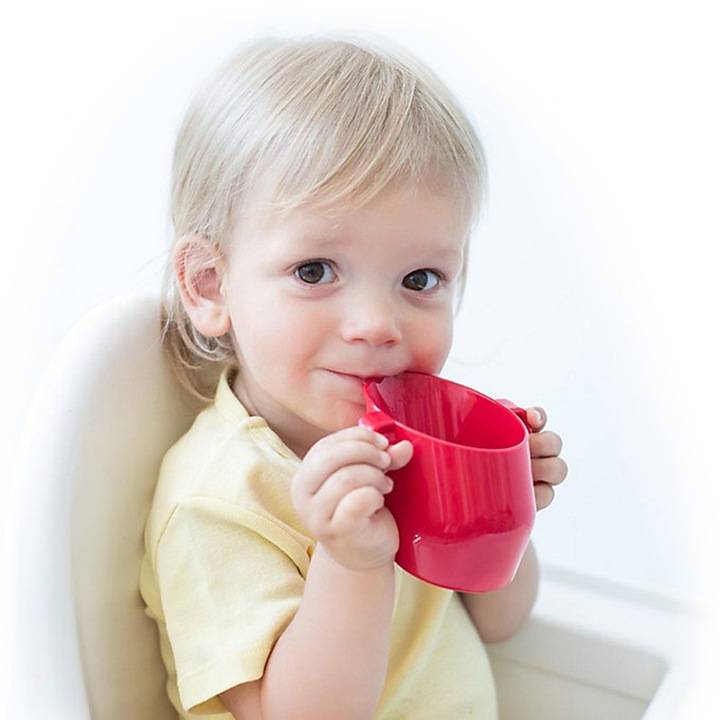 Как научить ребенка пить из кружки самостоятельно
