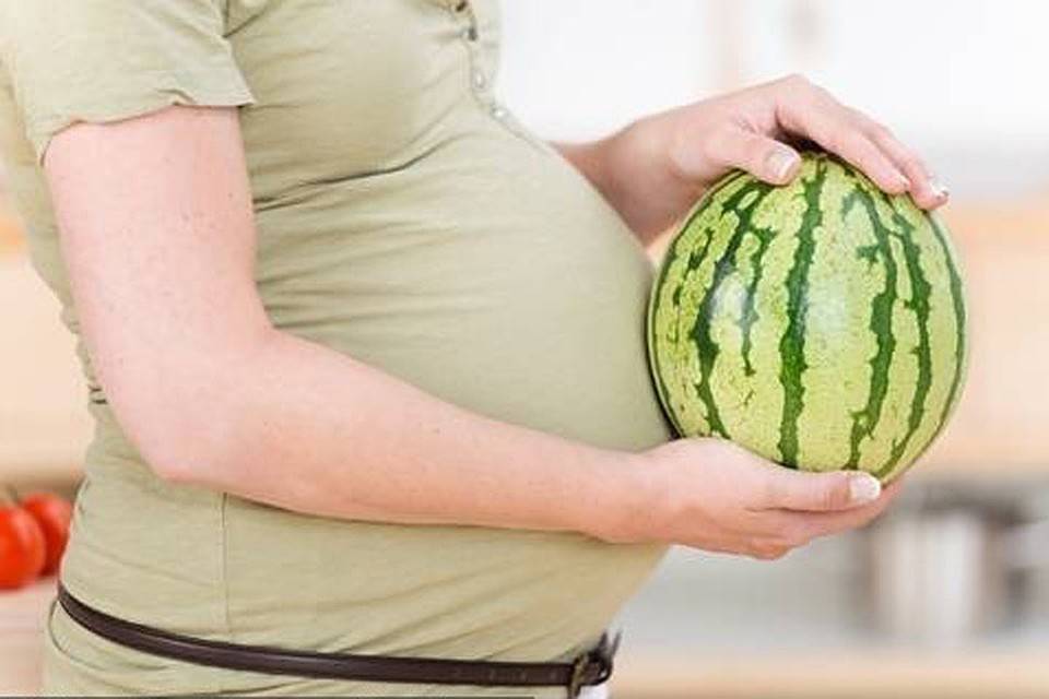 Можно ли беременным есть арбуз - польза, вред, противопоказания