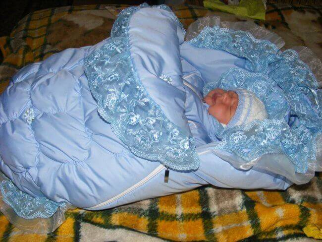 Выписка из роддома зимой: в чем забирать, как одеть новорожденного