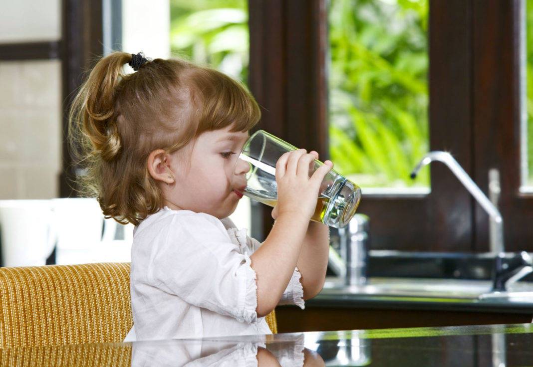 Эффективные советы, как приучить ребёнка пить воду