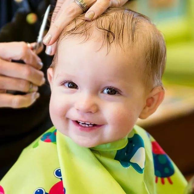 Можно ли подстригать малыша до одного года и какие приметы связаны со стрижкой