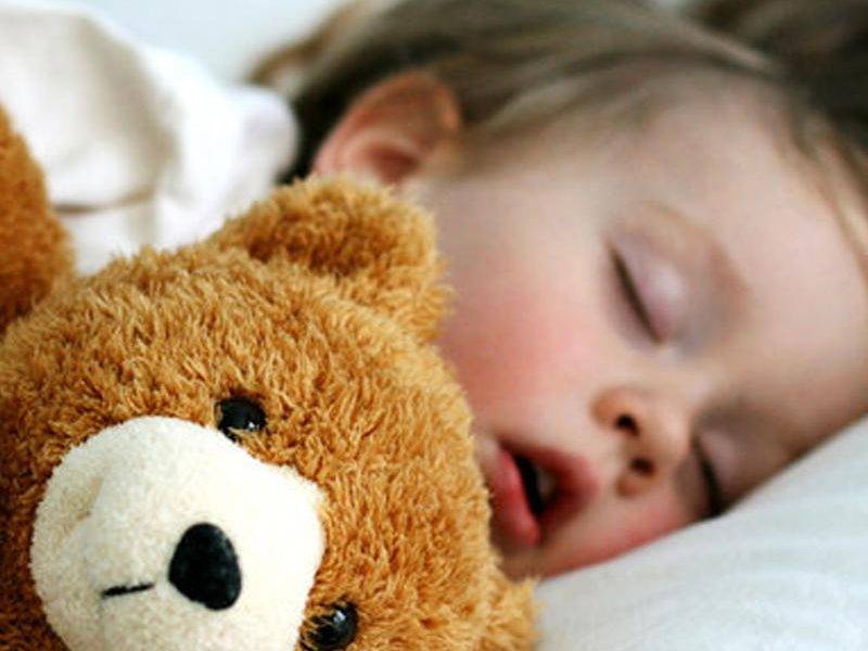 Грудничок храпит во сне: почему, что делать родителям