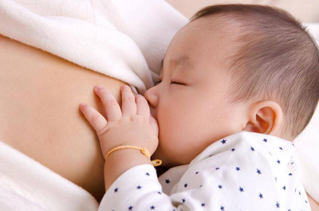 Икота у новорождённых после кормления