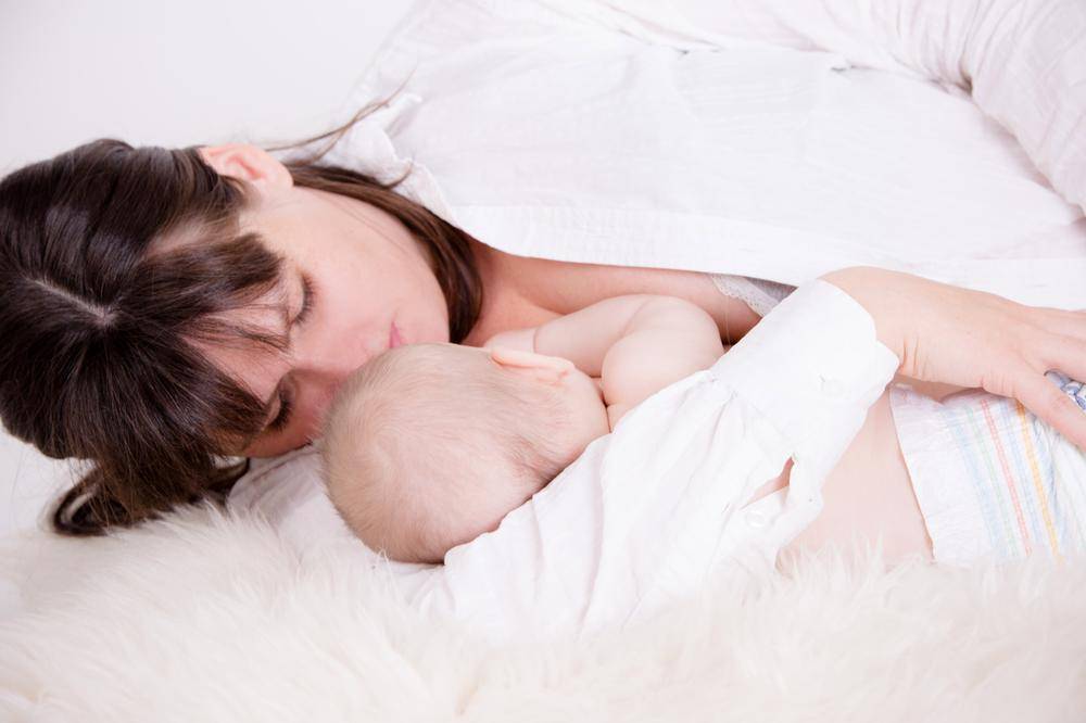 Как правильно и быстро уложить грудничка спать