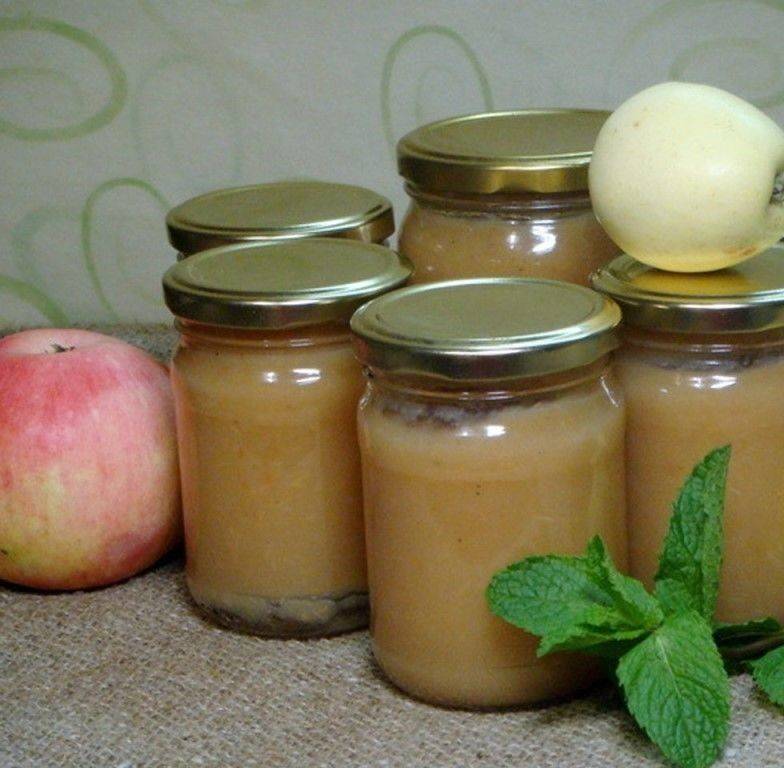 Яблочное пюре в рационе грудничка: сроки введения, особенности приготовления