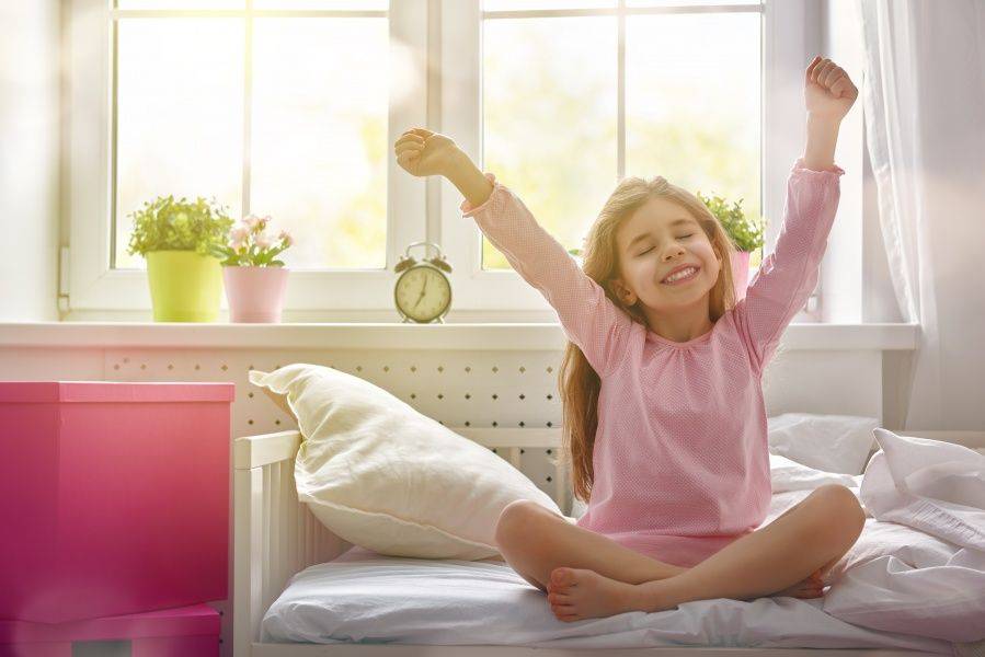 Узнайте как правильно будить ребенка по утрам?