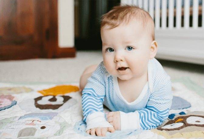 Развитие ребенка в 11 месяцев: что должен уметь, рост, вес, игры и уход