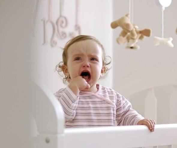 Почему в 4 месяца ребенок капризничает и плачет