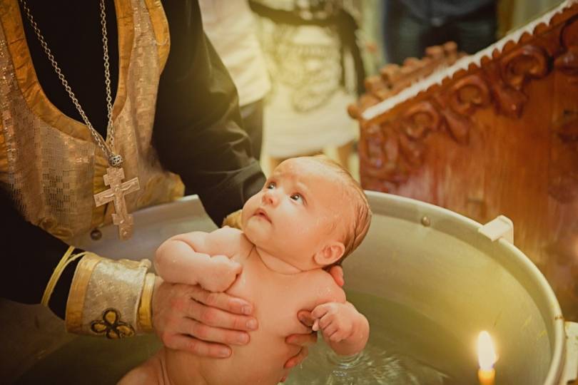 Когда крестить ребенка после рождения: нужный возраст для крещения согласно традициям, выбор дня
