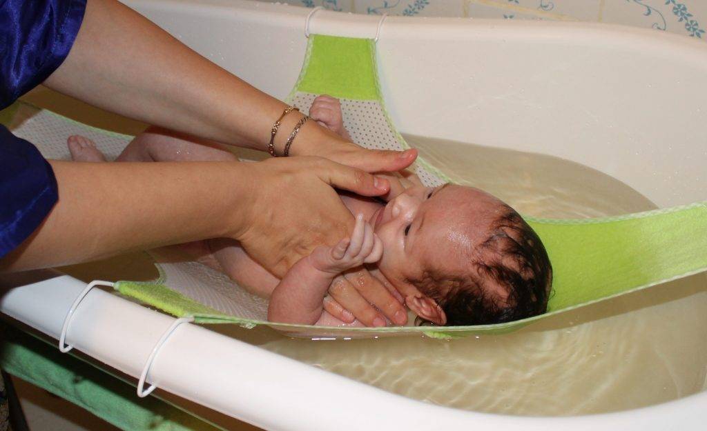 Первое купание младенца дома