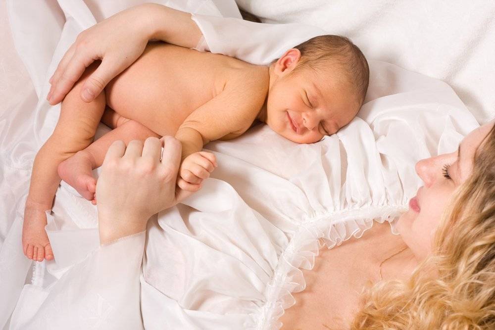 Прочитала что нельзя кормить младенца спящим. а почему? - здоровье малыша и все что с ним связано - страна мам