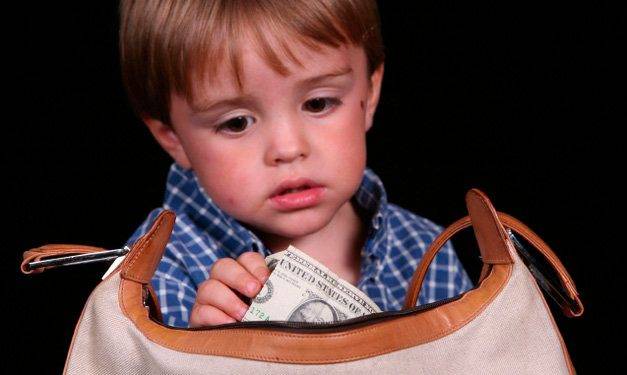 Что делать, если ребенок ворует деньги у родителей: советы психолога, что делать, ворует в магазине, помощь