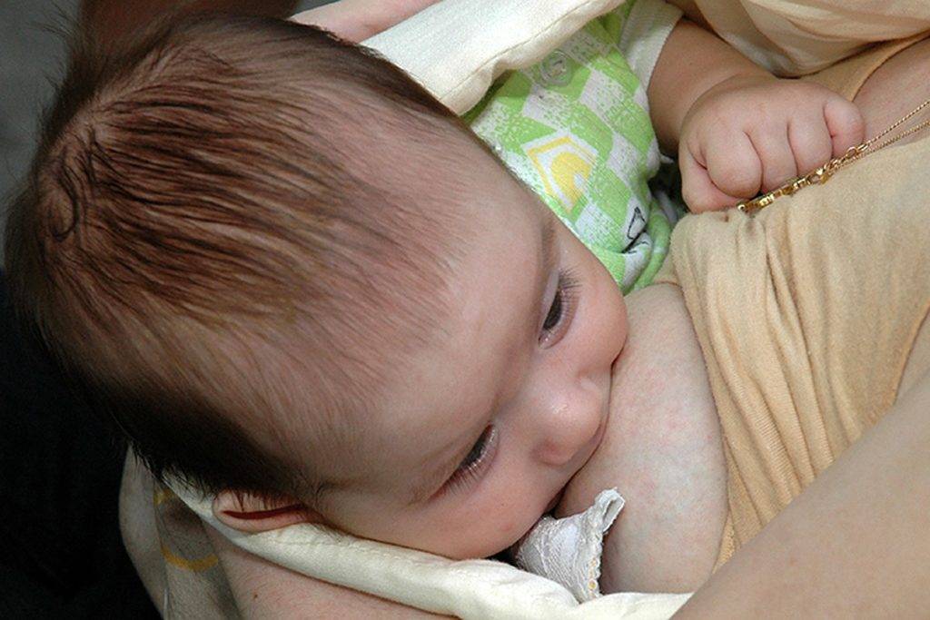 Что делать, если у новорожденного ребенка болит животик?