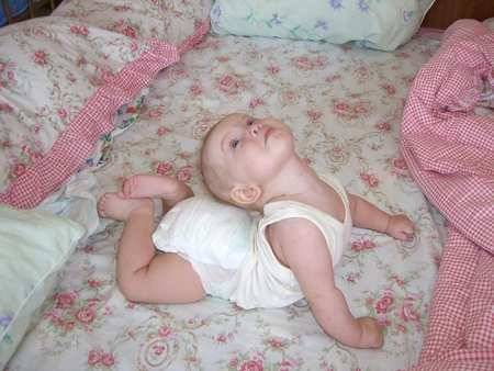 Ребенок мотает головой перед сном