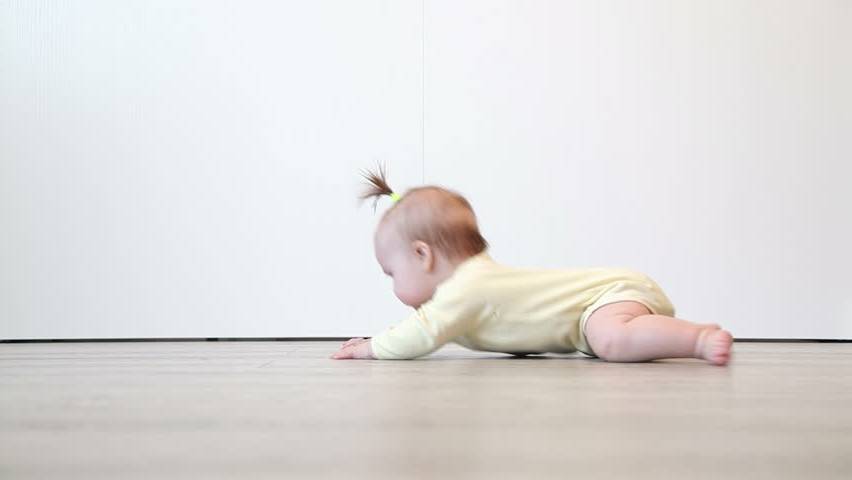 Если ребенок в 7-8 месяцев не сидит и не ползает, надо ли паниковать? - beautyvertebro.com
