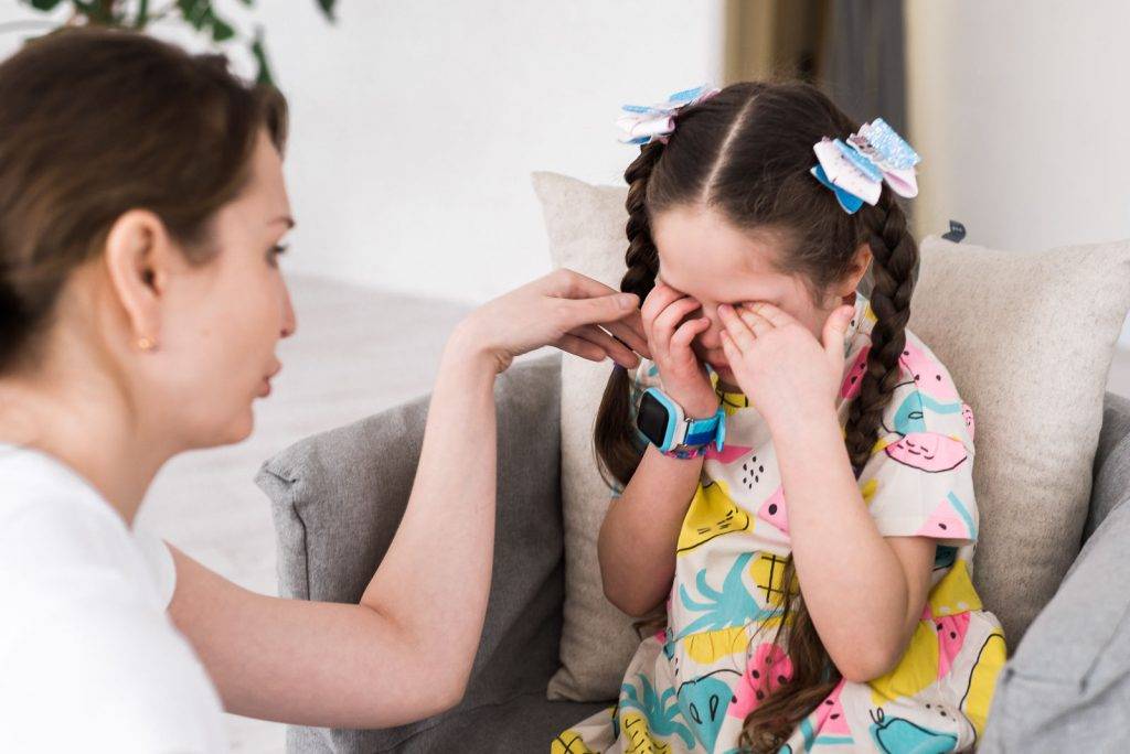 Как реагировать на слезы ребенка: 5 фатальных ошибок родителей
