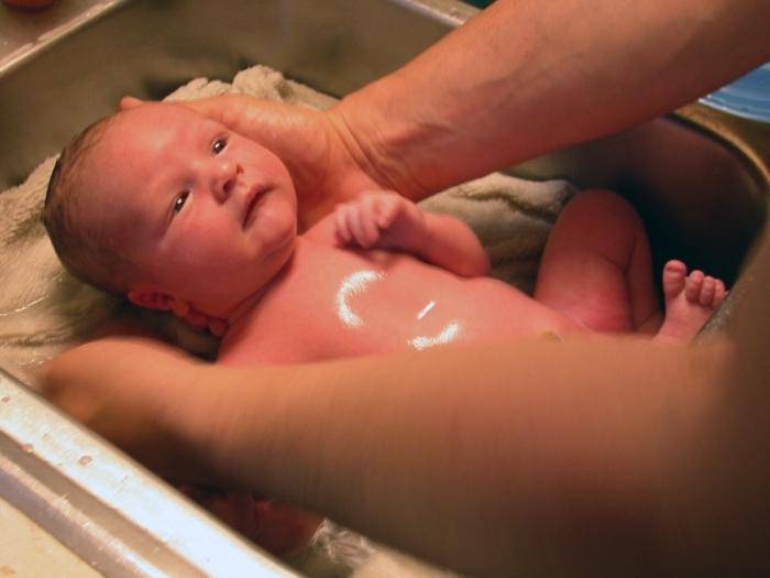 Уход за новорожденным в первый месяц жизни