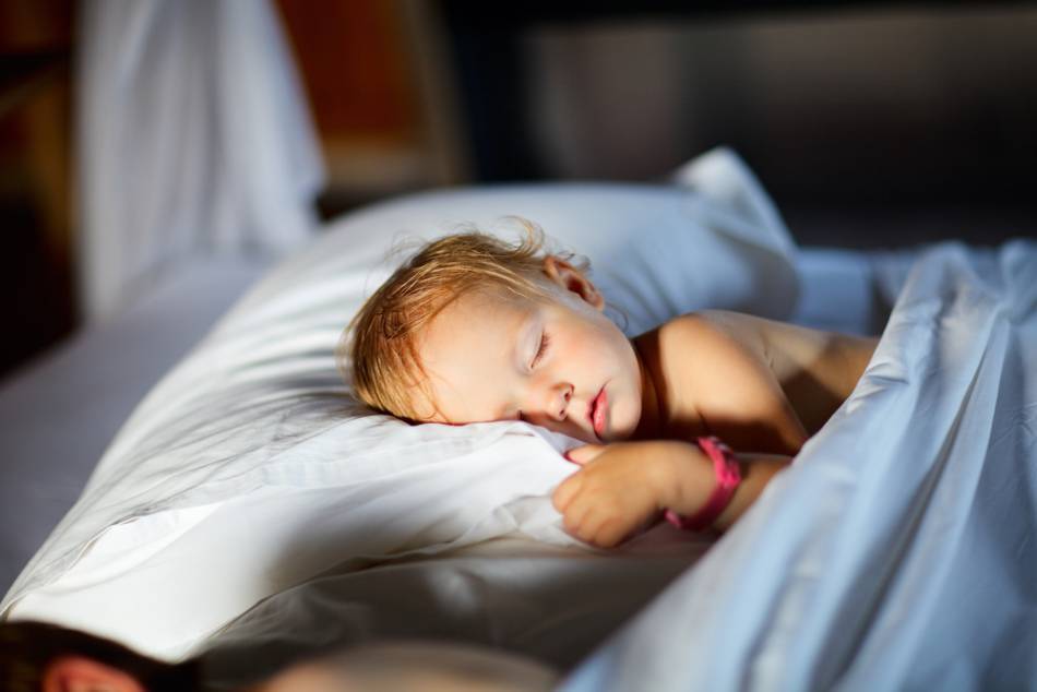 Когда ждать, что ребенок будет хорошо спать?
