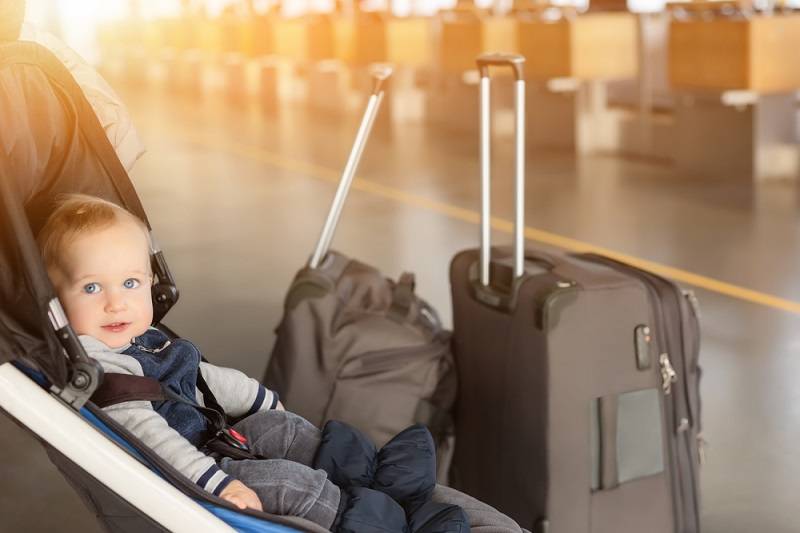 Перелет с детьми в самолете: правила и советы