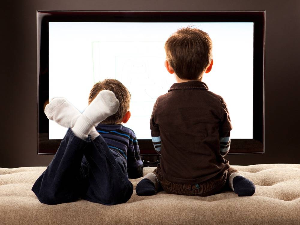 Просмотр телевизора для ребенка: польза или вред?
