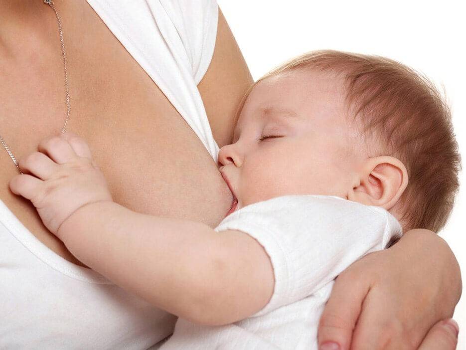 Сколько по времени должен сосать грудь новорожденный
