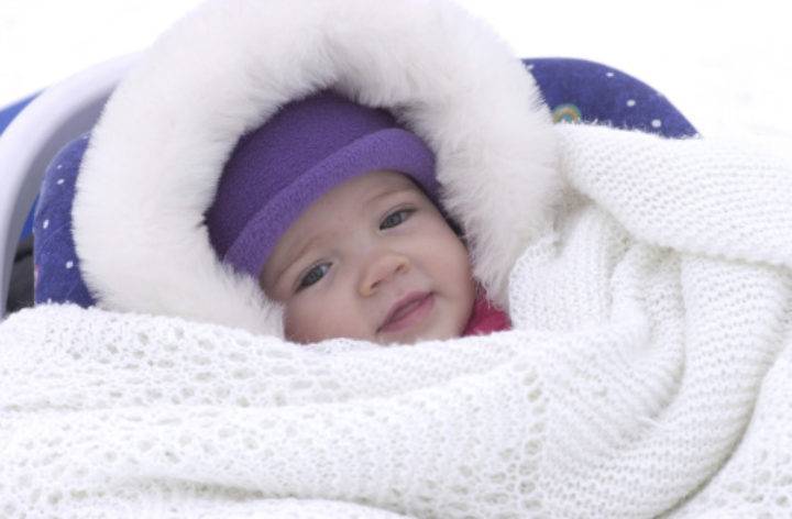 Как понять, что ребенок замерз на прогулке: 10 признаков