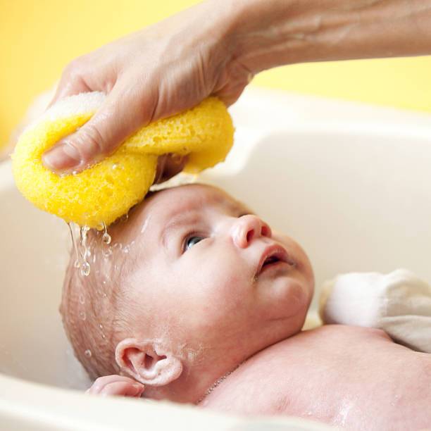 Как мыть голову новорожденному: рекомендации родителям