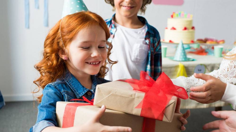 Что подарить ребенку на новый год? 52 фото необычные детские подарки и оригинальные игрушки. идеи сладких сюрпризов