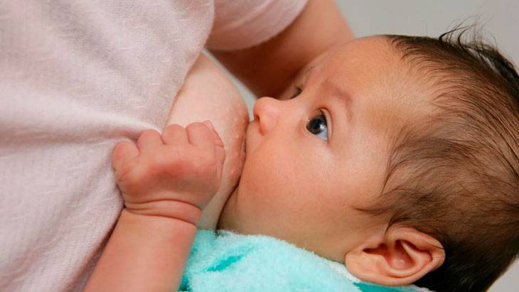 Что делать, если грудной ребенок подавился молоком