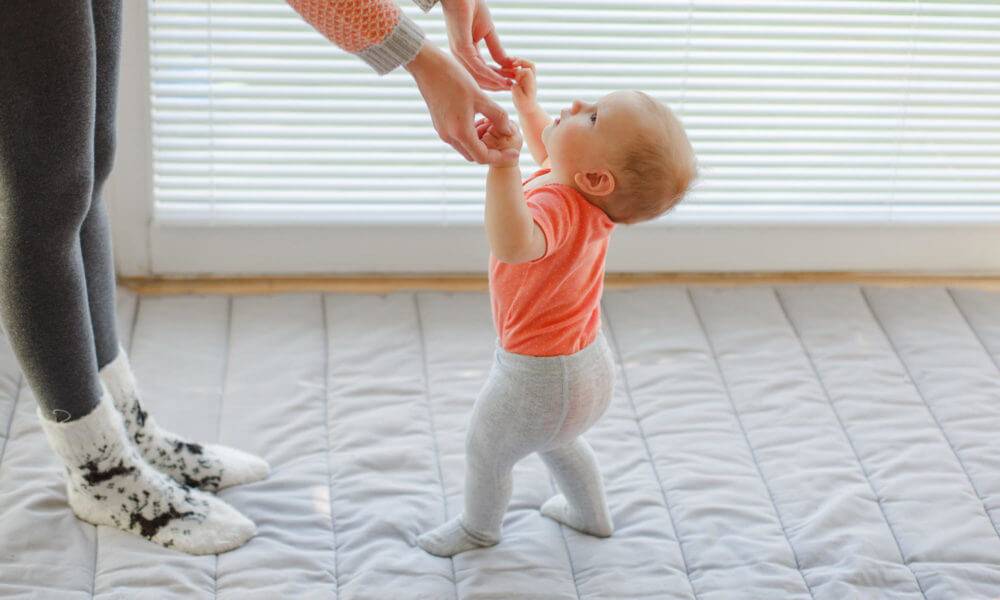 Е. комаровский: как научить ребенка ходить самостоятельно - что делать, если не ходит в 1 год и 2 месяца, когда начинает ходить без поддержки