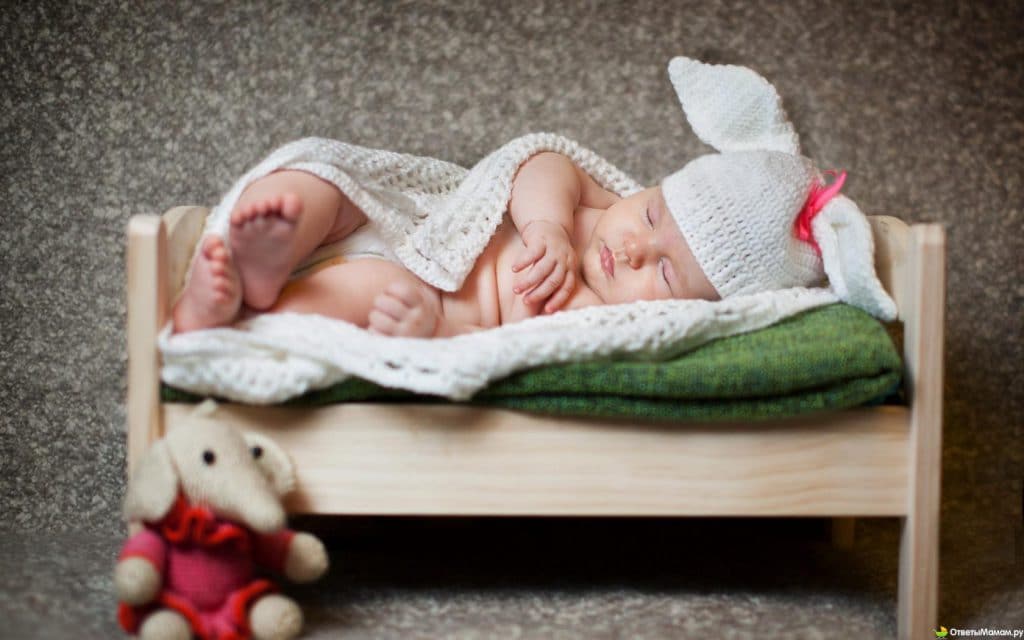 Как поступить, если новорожденный ребенок начал вздрагивать во сне? - для мам