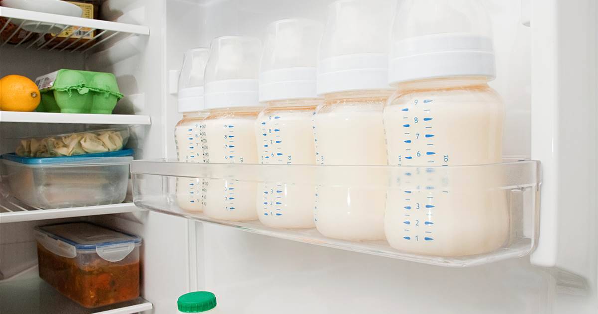 Как сцеживать и хранить грудное молоко