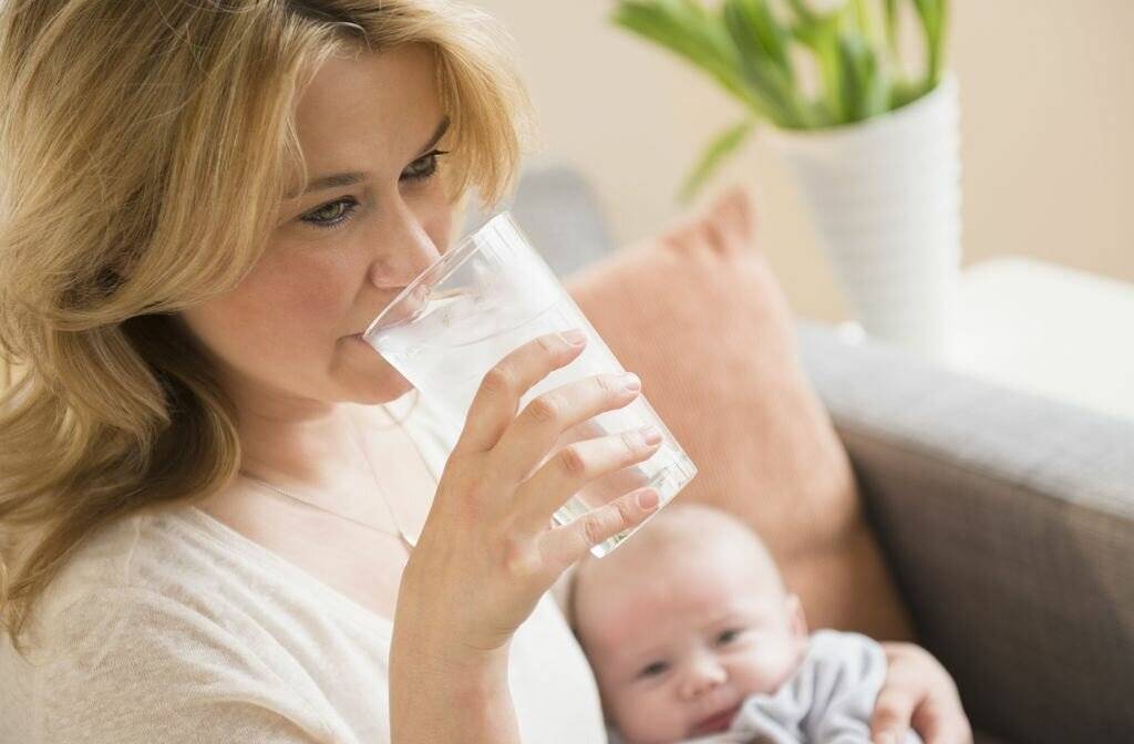 Можно ли употреблять алкоголь мамам при кормлении грудным молоком