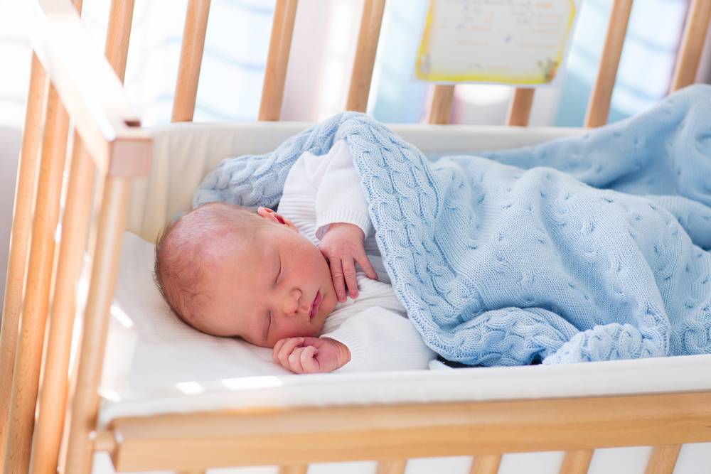 Почему новорожденные улыбаются во сне?