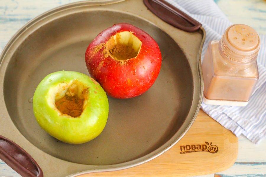 Как запечь яблоко в микроволновке для грудничка, или в мультиварке и духовке