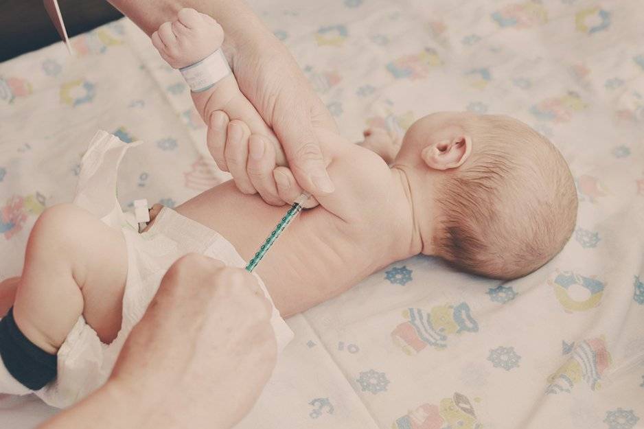 За и против прививок для новорожденных